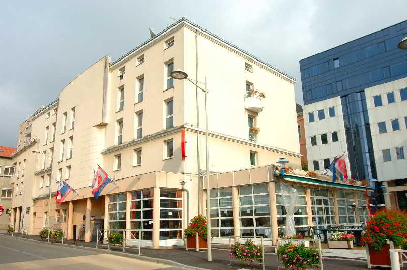 Logis Hotel Du Haut-Bugey Oyonnax Esterno foto